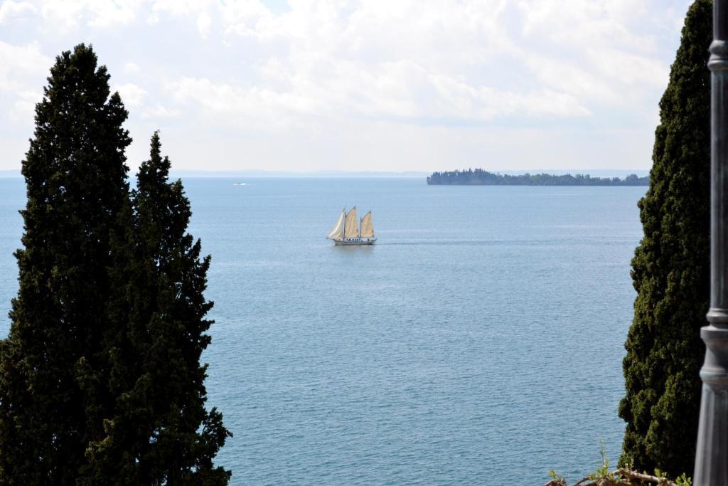 Hotel Villa Florida & Suite Apartments Gardone Riviera Quarto foto